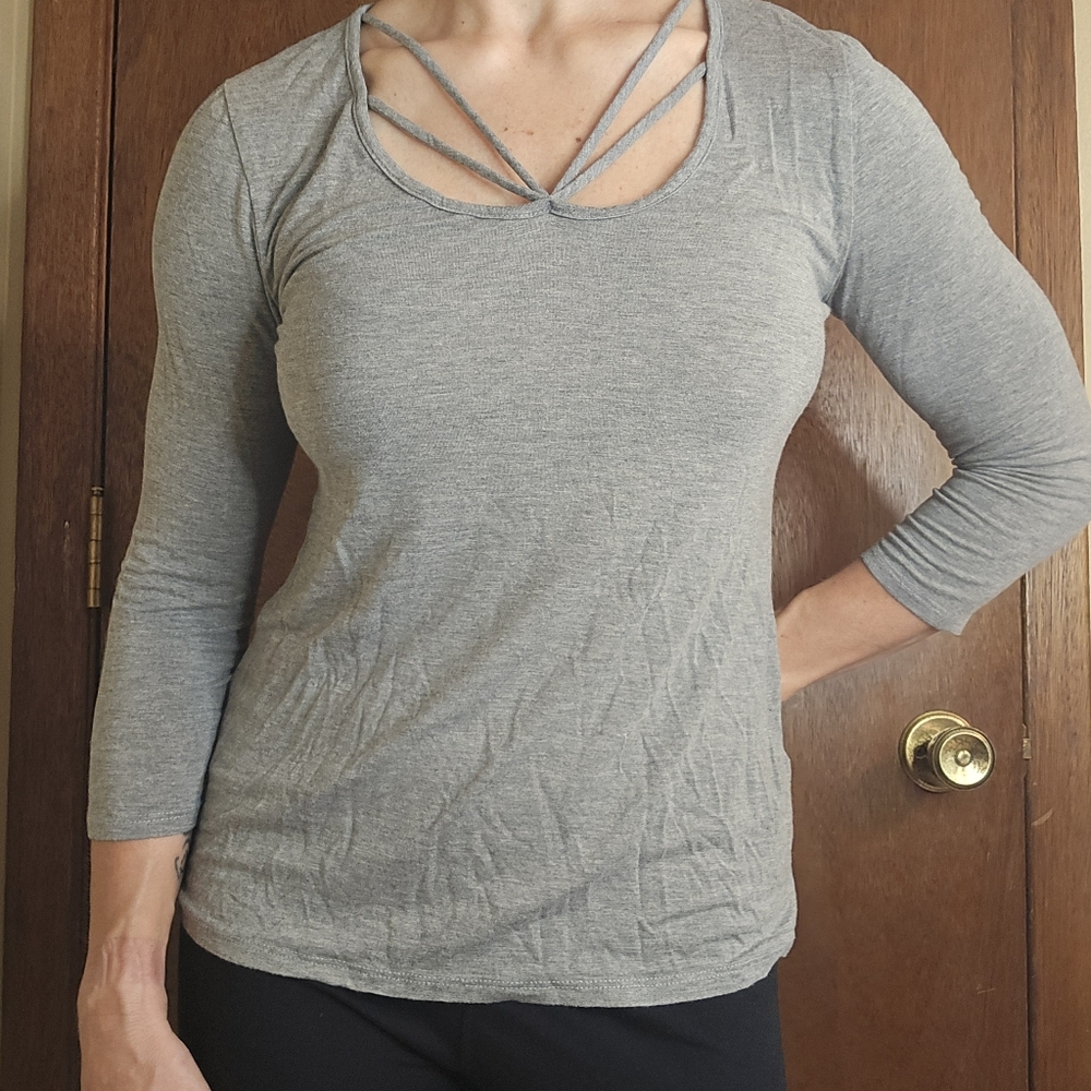 Americanable‎ Gray Women's 3/4 Sleeve Top With Scoop Neck Detail